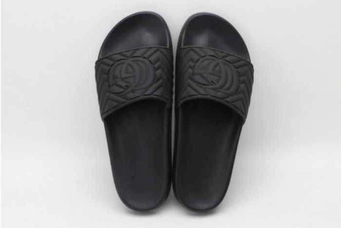 G*u*i slippers all black