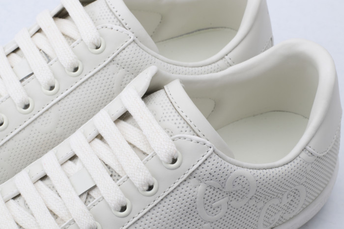 G*u*i low-top sneaker