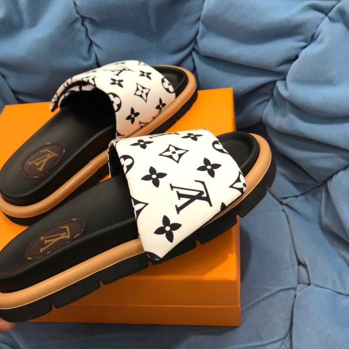 LV SLIPPERS
