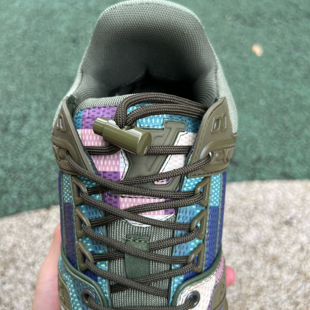 LV TRAINER MAXI Colored plaid army green