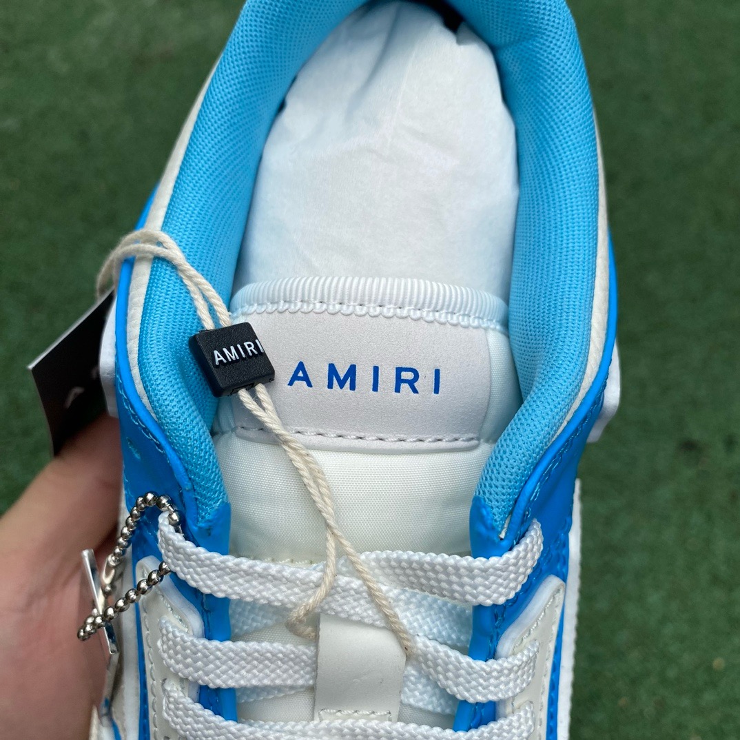 AR1M1 Low-Top Sneaker