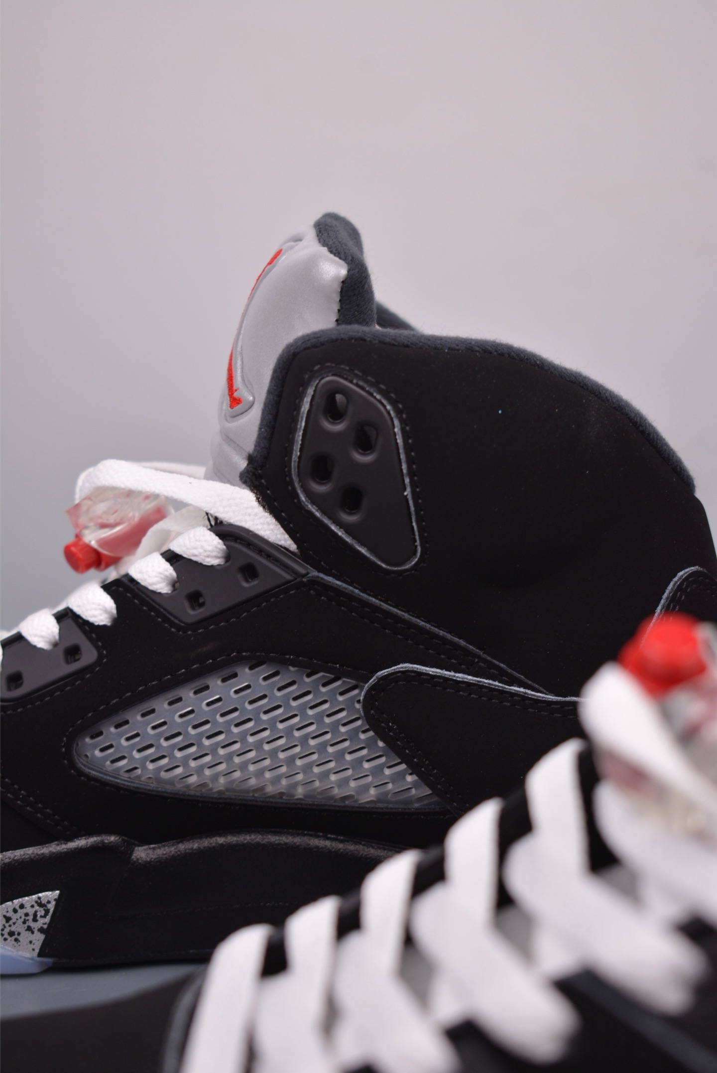 AIR JORDAN 5 BLACK METALLIC (2016) 845035-003